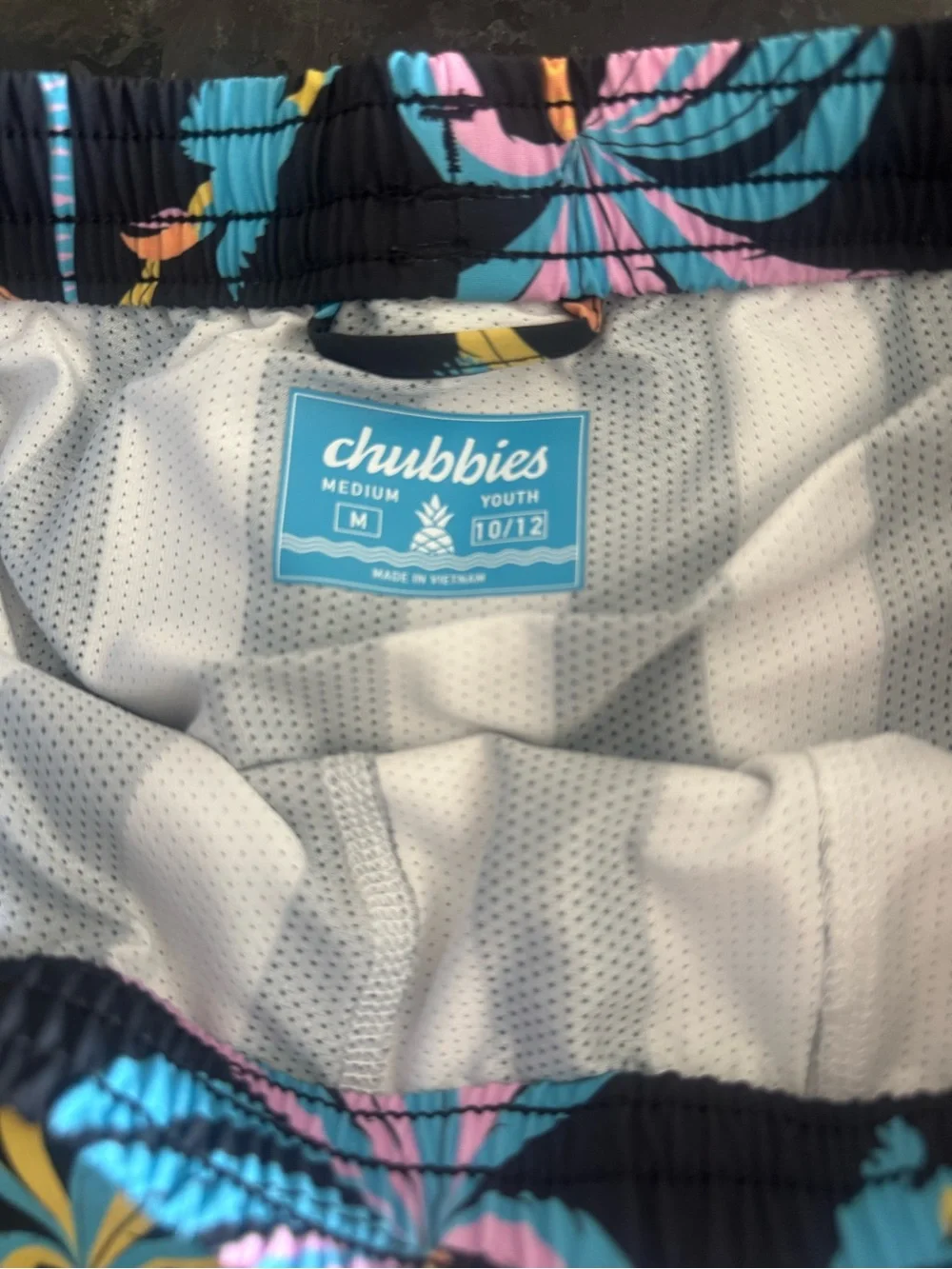 Boys chubbies Black Tropical Palm & Parrot Print Swim Shorts boys medium 10/12